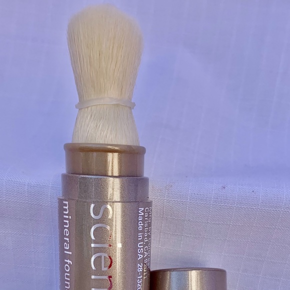 Bare Minerasl and Colorescience Brushon Sunscreen - Picture 2 of 11